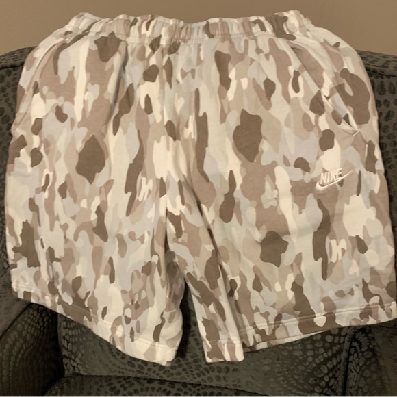 Nike Mens Camouflage Fleece Shorts, Like New, Drawstring Closure, Medium - Picture 2 of 13